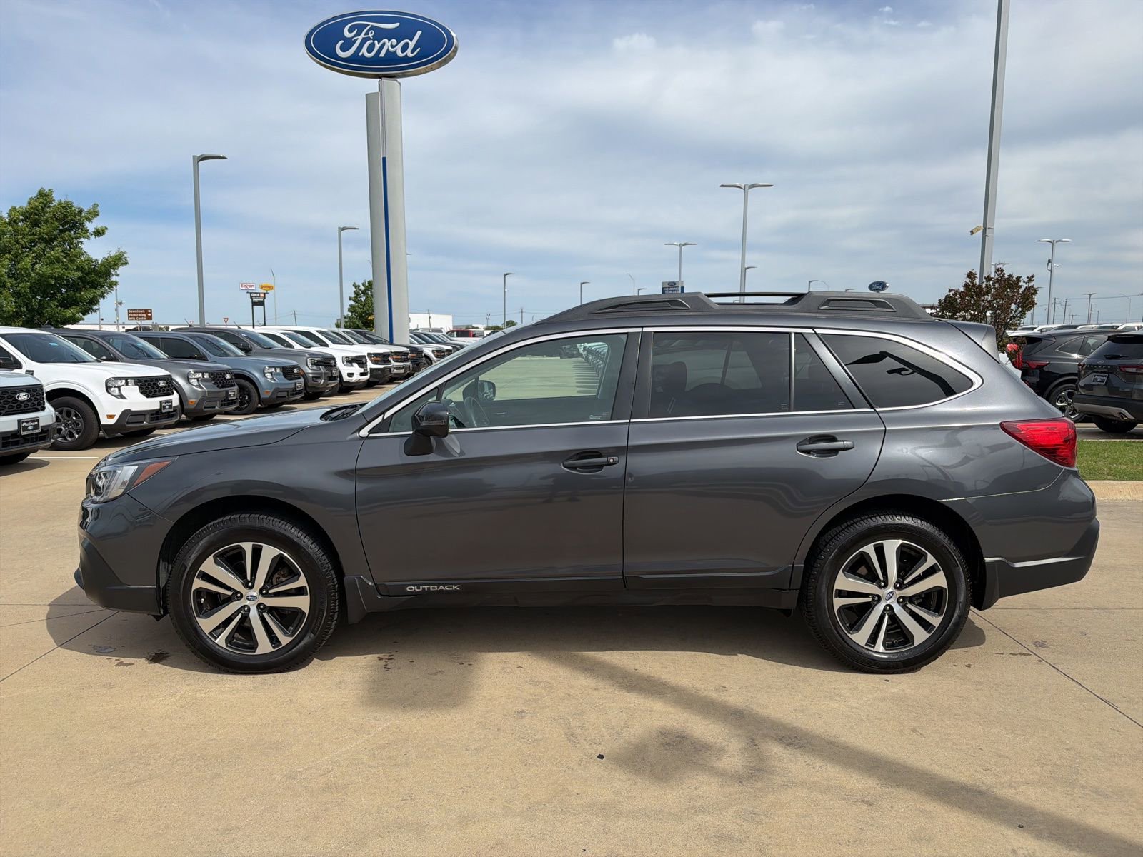 Used 2018 Subaru Outback 2.5i Limited AWD/4WD image 2