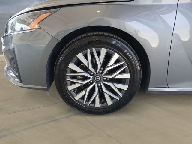 Used 2025 Nissan Altima 2.5 SV FWD image 14