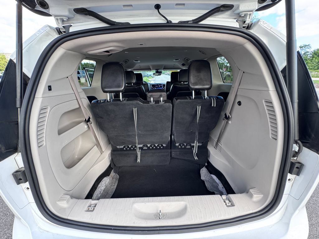 Used 2023 Chrysler Pacifica Touring-L FWD image 15