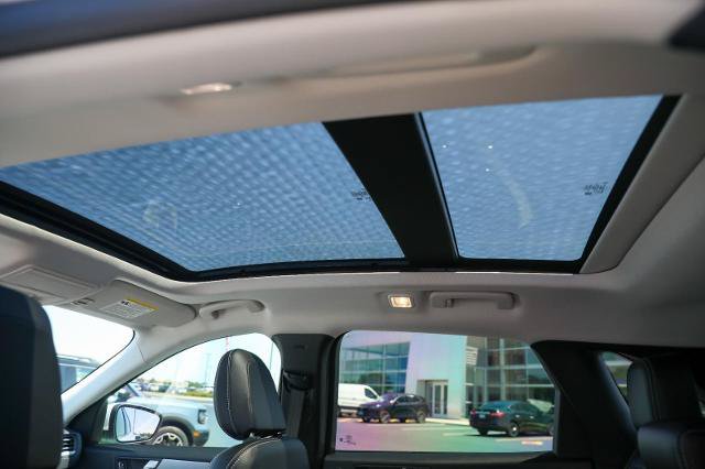 Certified 2025 Ford Escape SE w/ PHEV Premium Package FWD image 23