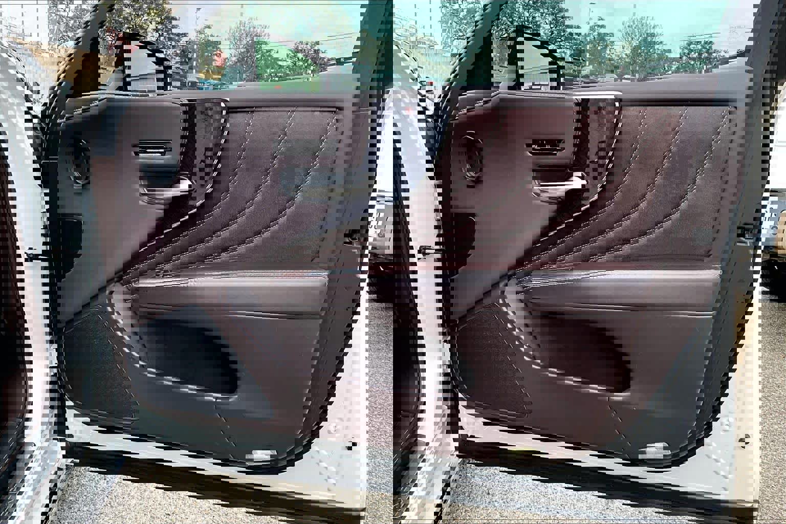 Used 2020 Lexus LS 500 w/ Interior Upgrade Package image 24