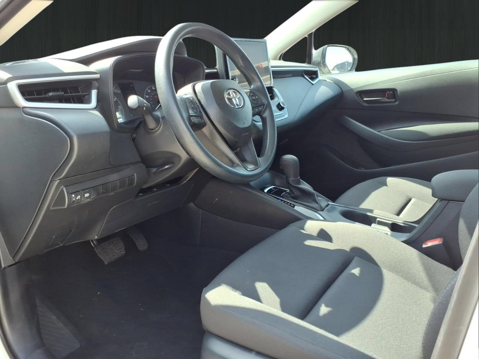 Used 2025 Toyota Corolla LE FWD image 25