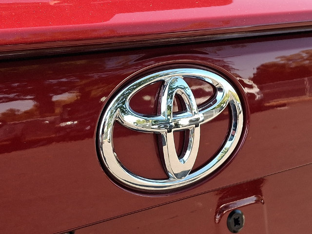 Used 2025 Toyota RAV4 XLE AWD/4WD image 31
