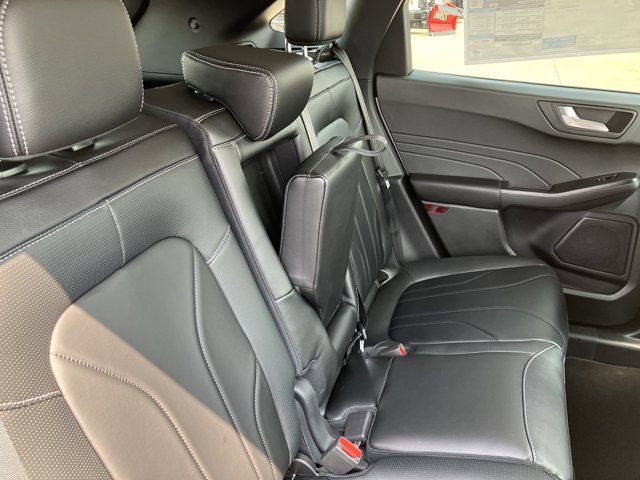 Certified 2025 Ford Escape SE w/ PHEV Premium Package FWD image 17