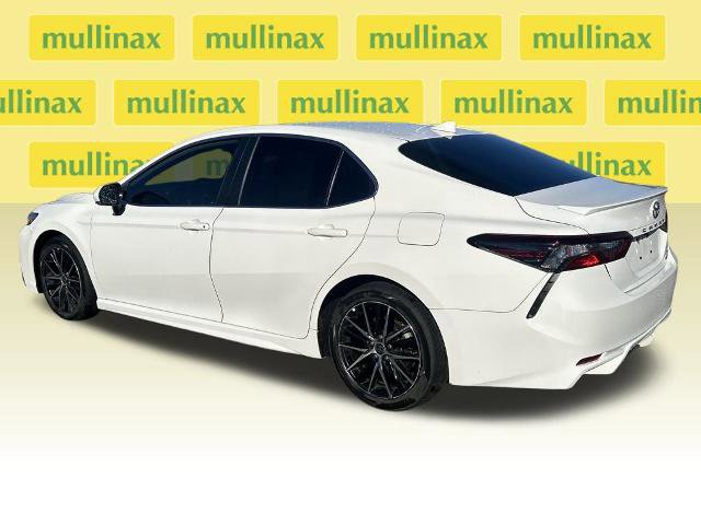Used 2021 Toyota Camry SE w/ Cold Weather Package image 11
