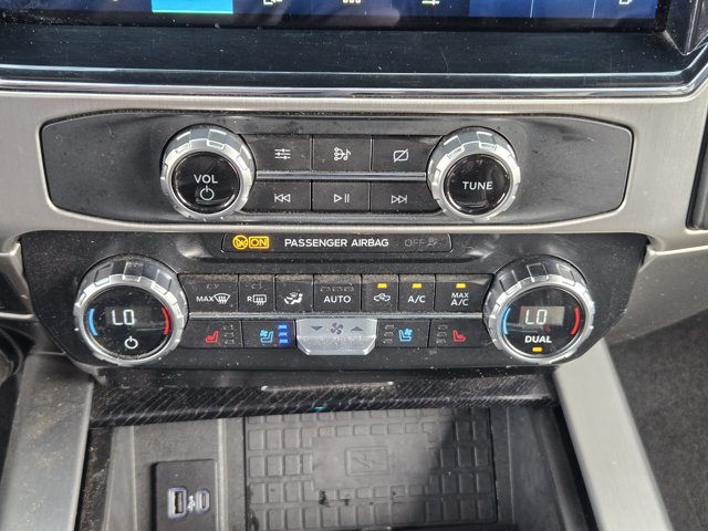 Certified 2022 Ford F350 Platinum w/ FX4 Off-Road Package AWD/4WD image 17