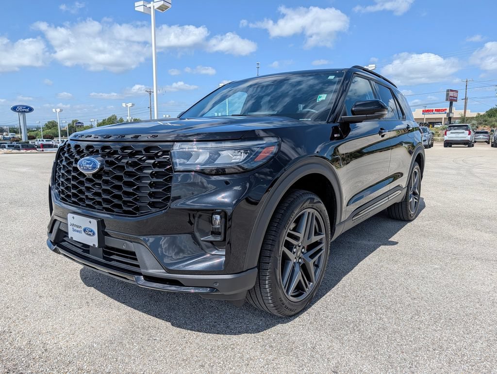 Certified 2025 Ford Explorer ST-Line w/ ST-Line Street Pack AWD/4WD image 4