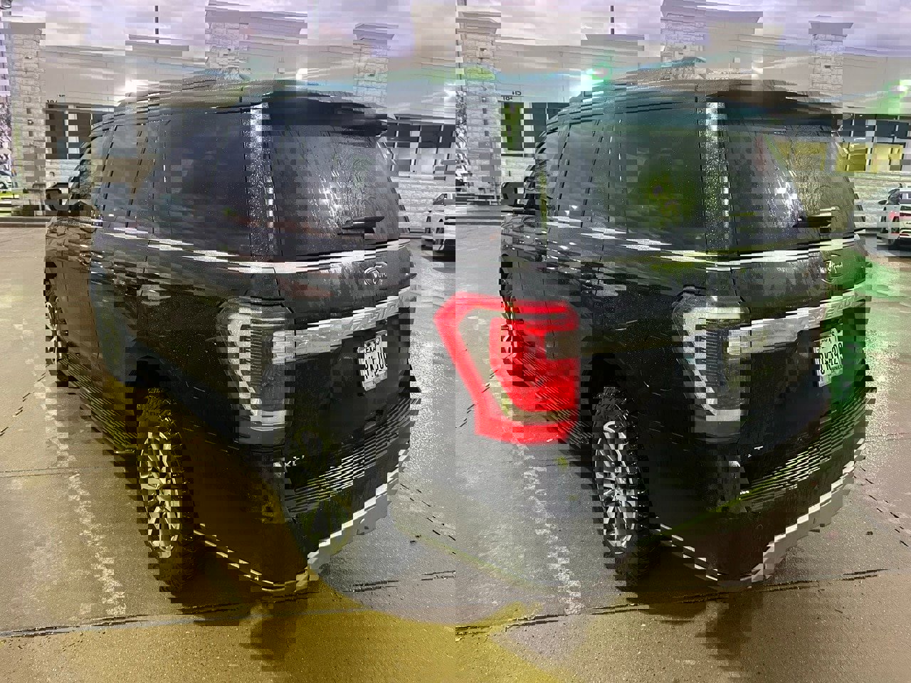 Certified 2020 Ford Expedition XLT image 3