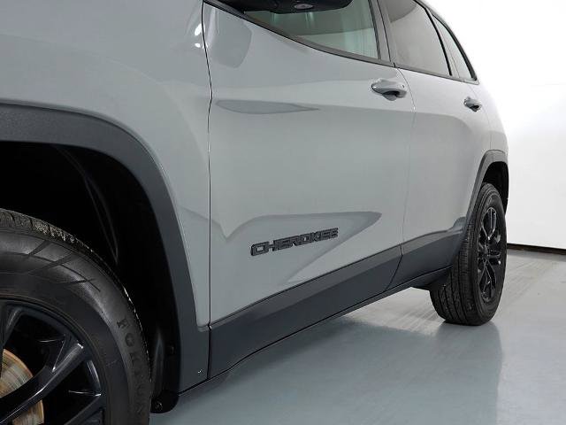 Used 2023 Jeep Cherokee Altitude Lux AWD/4WD image 11