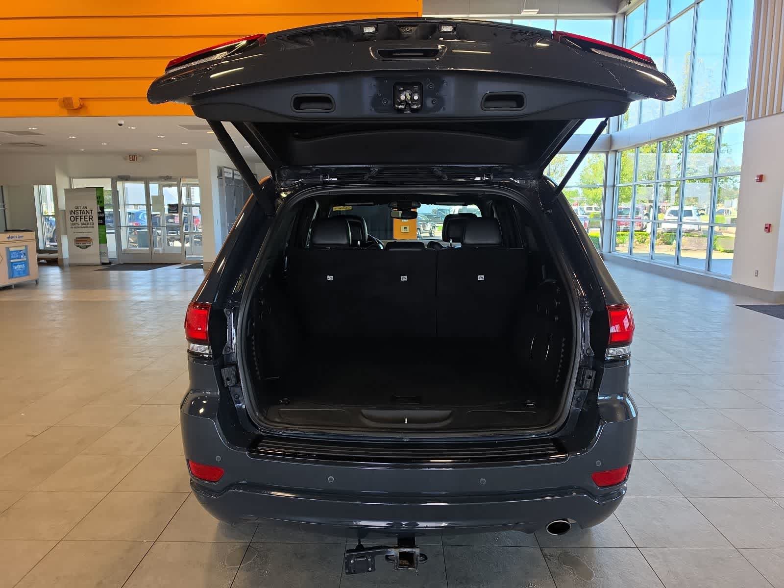 Used 2018 Jeep Grand Cherokee Altitude AWD/4WD image 32