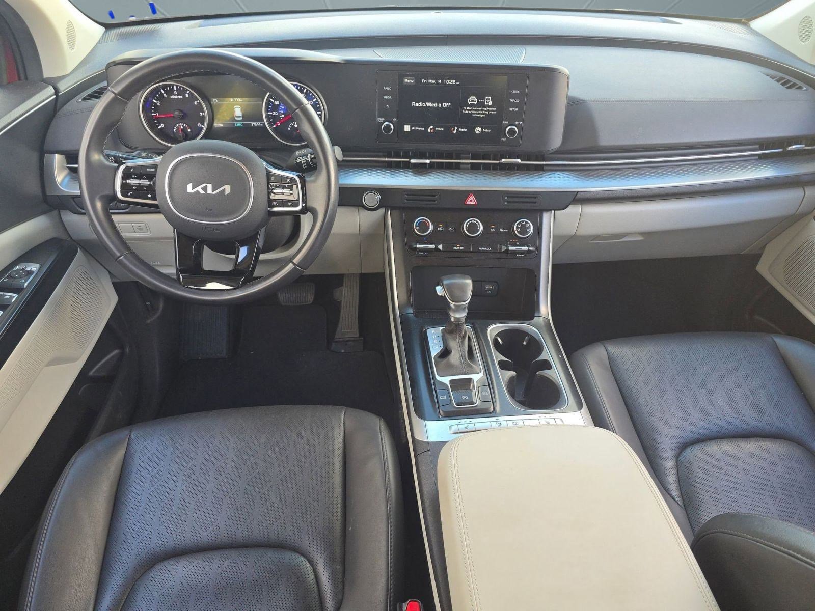 Used 2024 Kia Carnival LX image 12