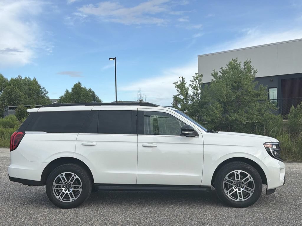 Certified 2025 Ford Expedition Active AWD/4WD image 3