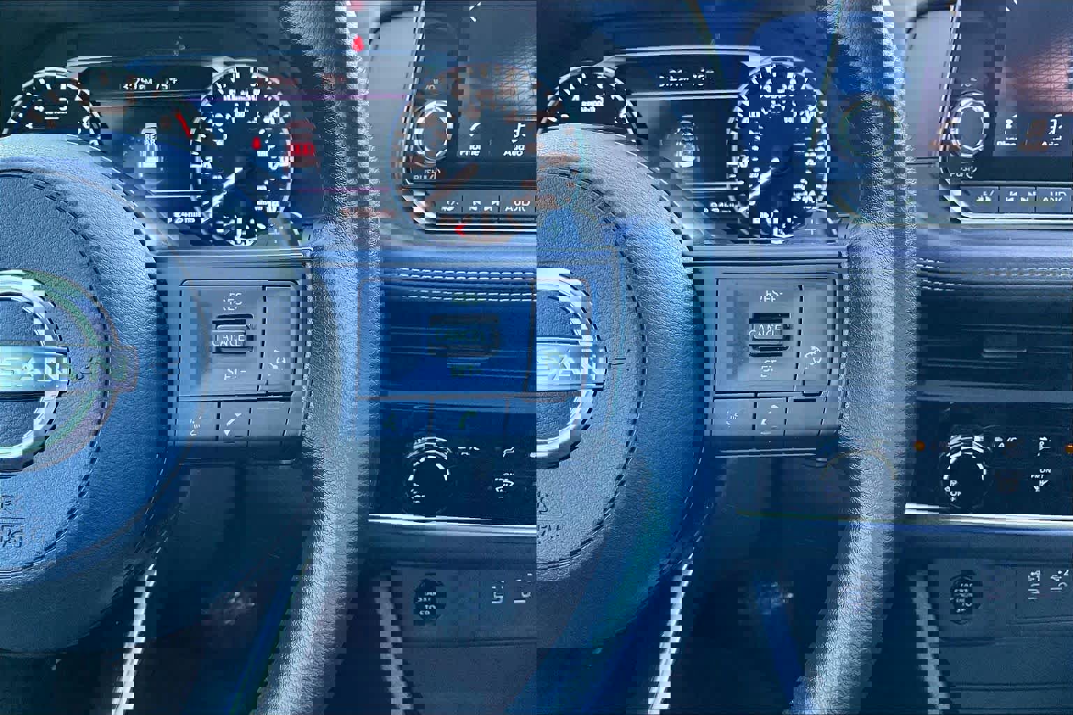 Used 2024 Nissan Rogue S image 25