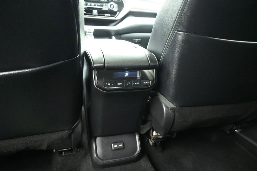 Used 2022 Toyota Highlander XLE FWD image 24
