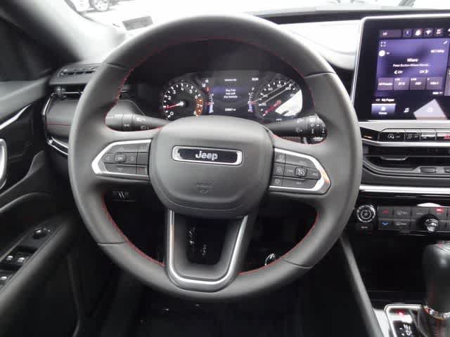 Used 2025 Jeep Compass Trailhawk AWD/4WD image 12