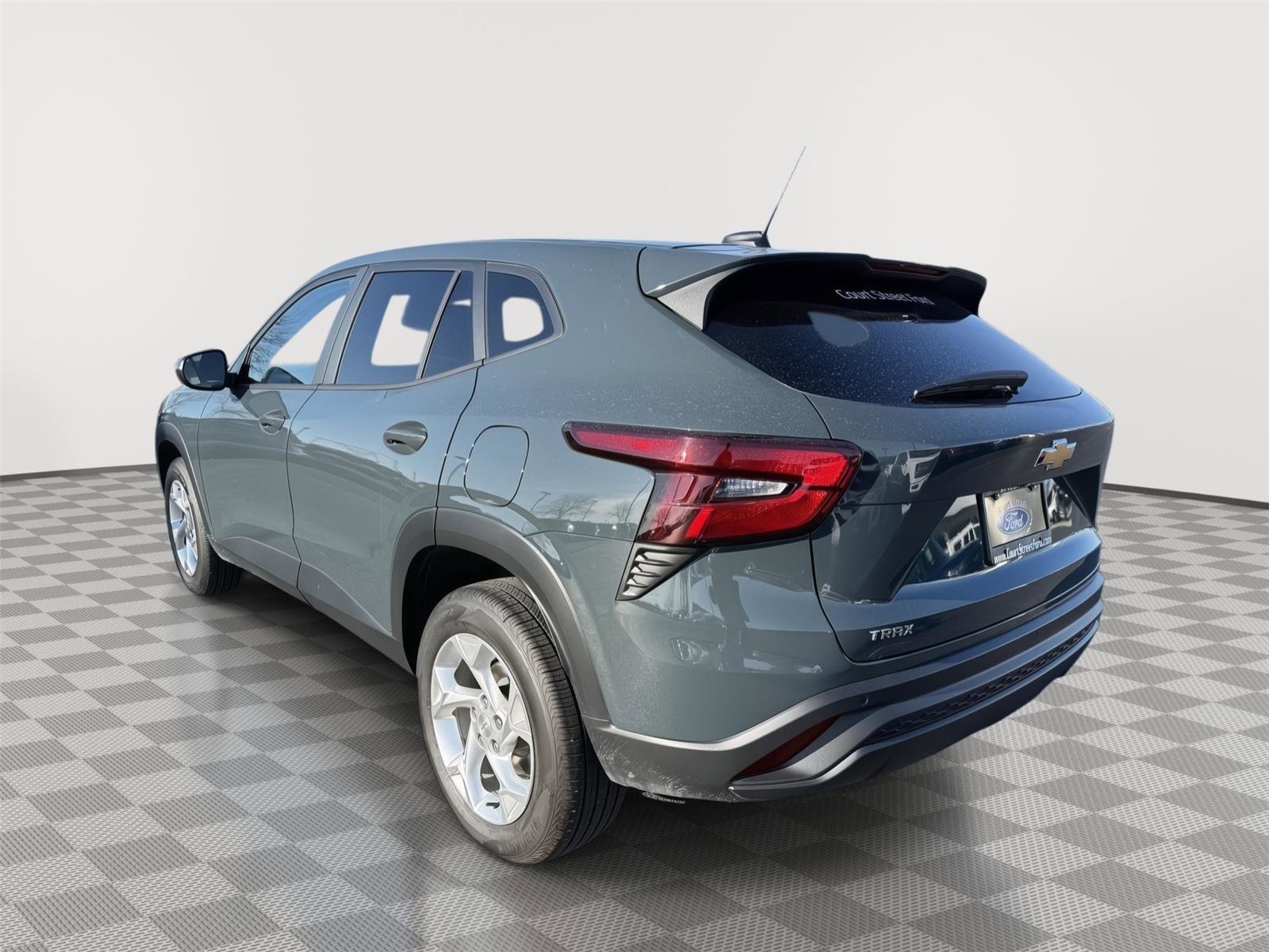 Used 2025 Chevrolet Trax LS w/ LS Convenience Package image 3