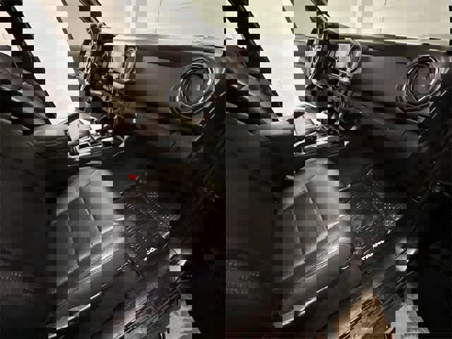 Used 2020 Toyota Tacoma TRD Sport image 21