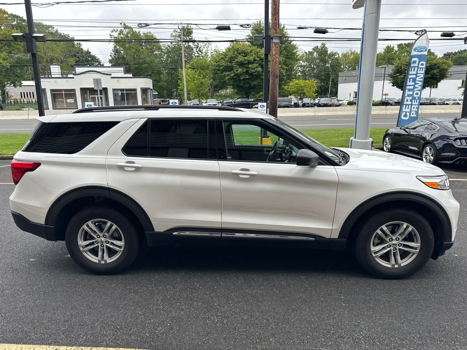 Certified 2024 Ford Explorer XLT w/ Equipment Group 202A AWD/4WD image 5