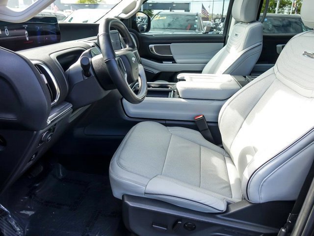 Certified 2025 Ford Expedition Platinum w/ Platinum Ultimate Package image 13