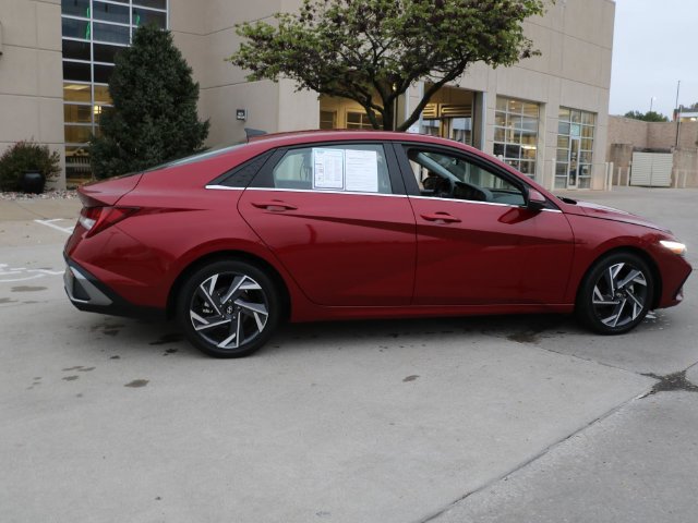 Used 2024 Hyundai Elantra Limited FWD image 7
