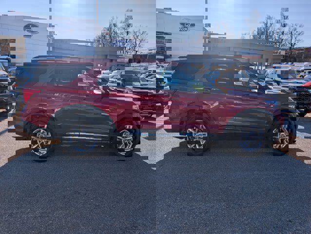 Certified 2022 Ford Explorer XLT w/ Equipment Group 202A image 5