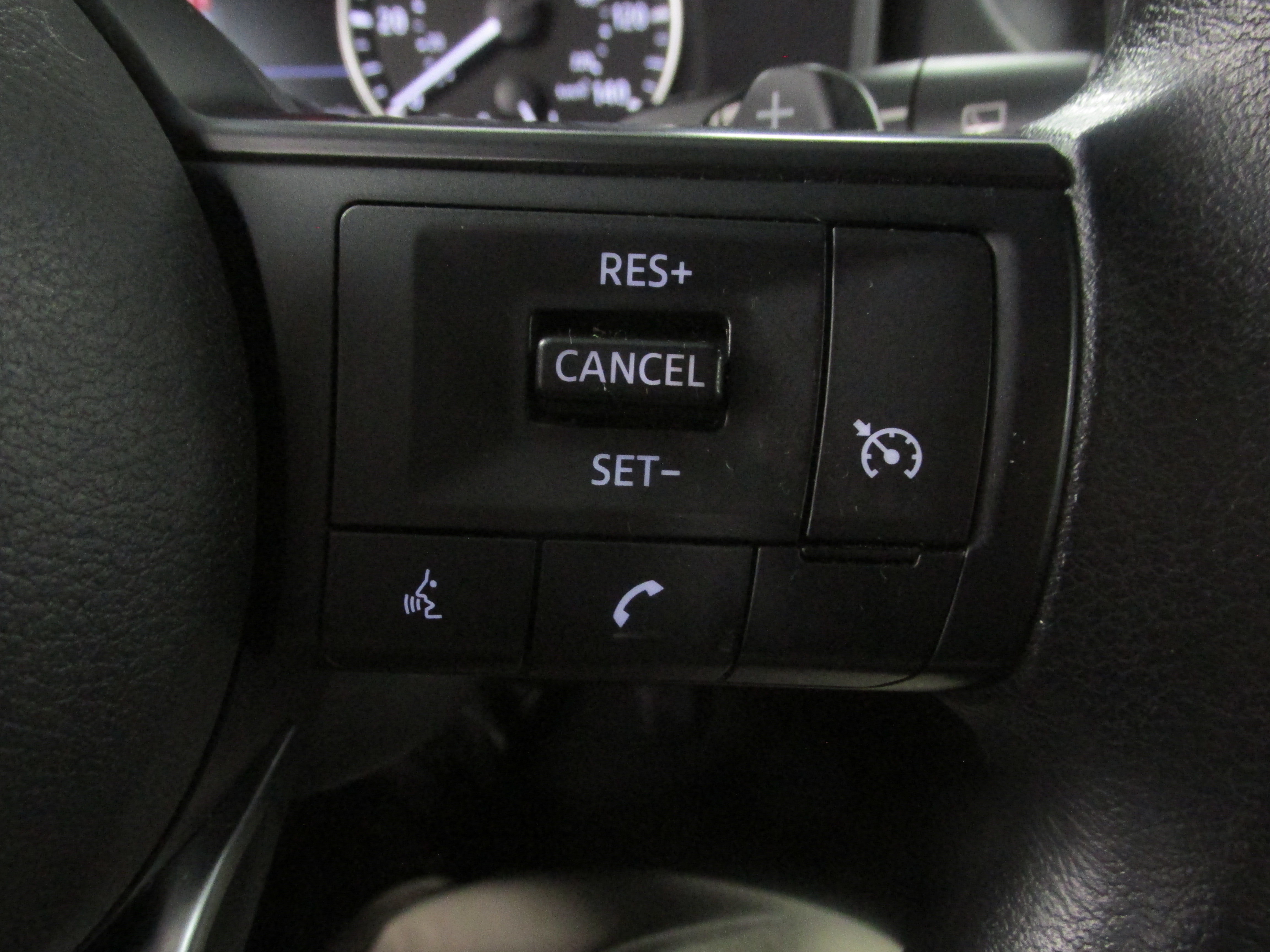 Used 2024 Nissan Rogue S FWD image 32