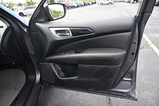 Used 2020 Nissan Pathfinder S AWD/4WD image 21
