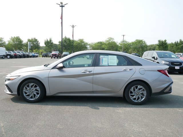 Used 2024 Hyundai Elantra SEL FWD image 5