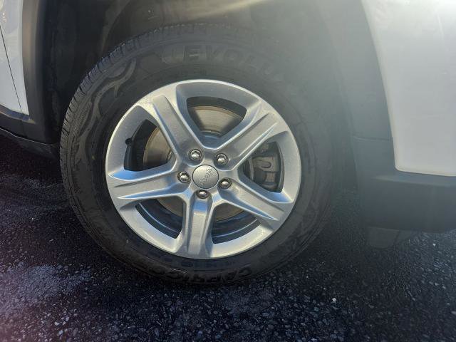 Used 2023 Jeep Compass Latitude w/ Sun and Sound Group image 12