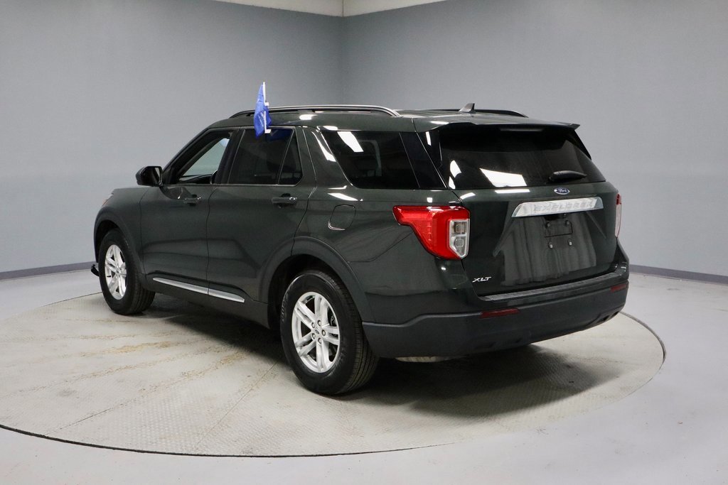 Certified 2022 Ford Explorer XLT image 3