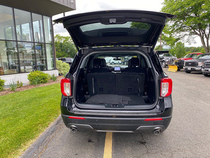 Certified 2023 Ford Explorer XLT w/ Equipment Group 202A AWD/4WD image 9