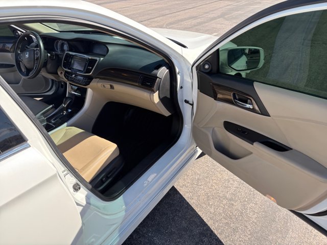 Used 2017 Honda Accord Touring image 16
