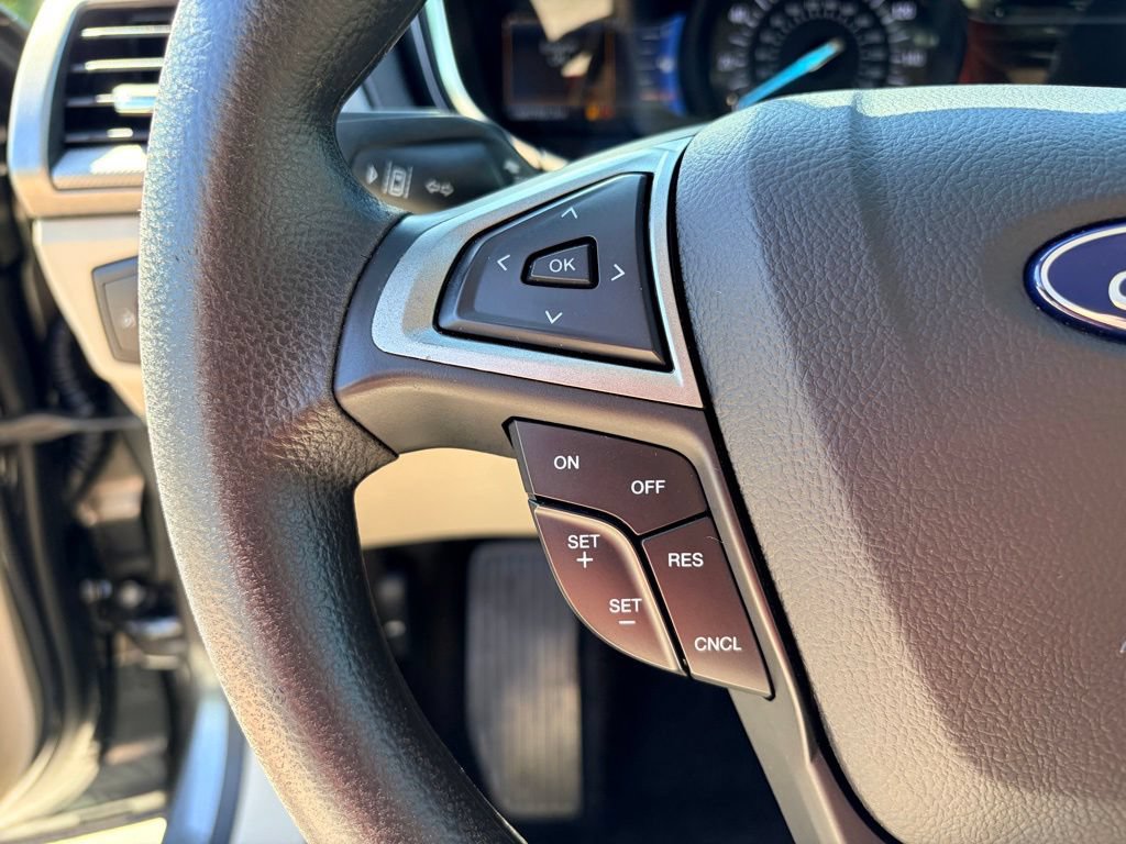 Certified 2017 Ford Fusion SE FWD image 10