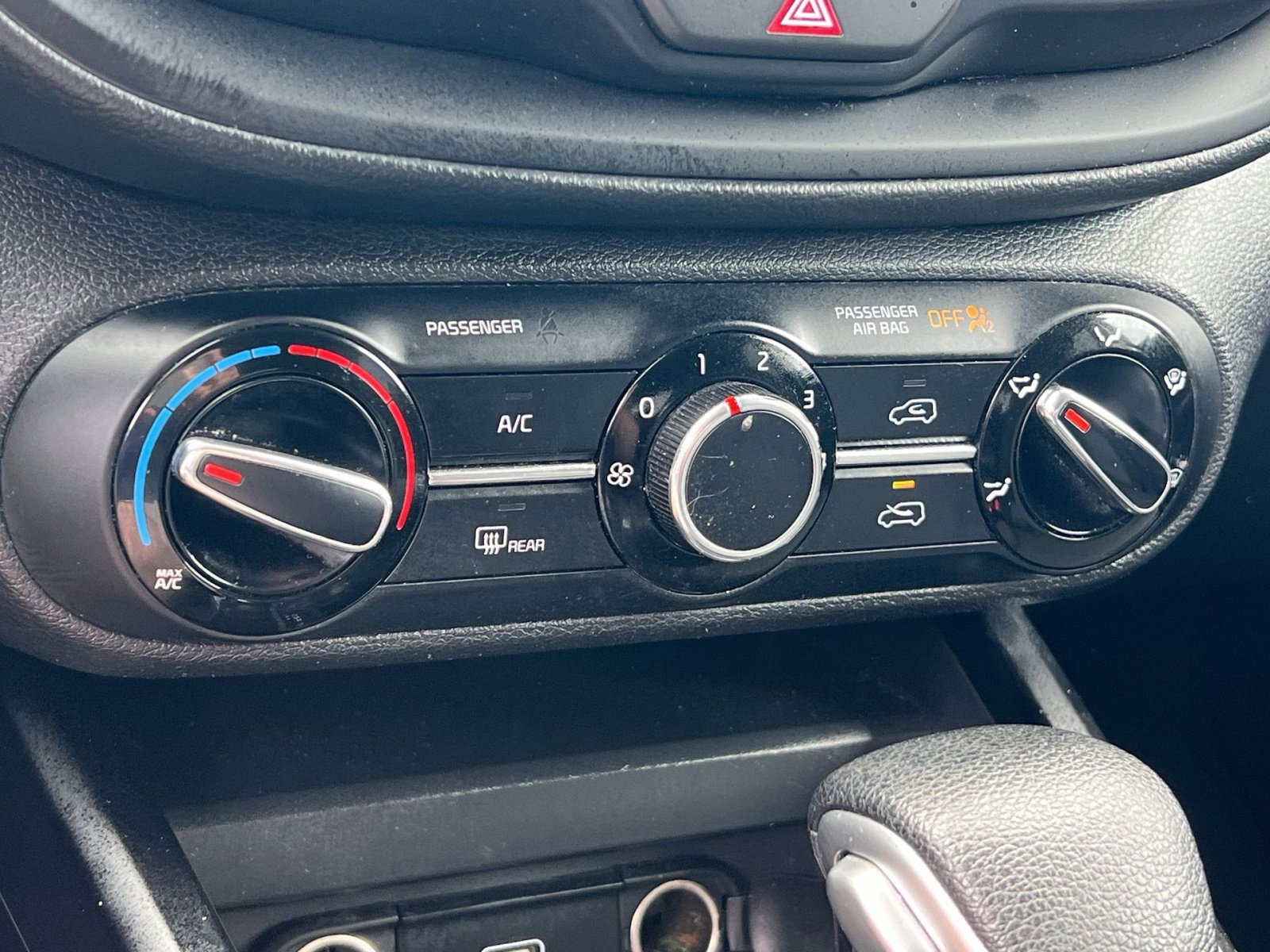 Used 2020 Kia Soul S FWD image 28