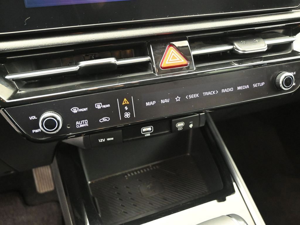 Used 2023 Kia Niro EX image 44