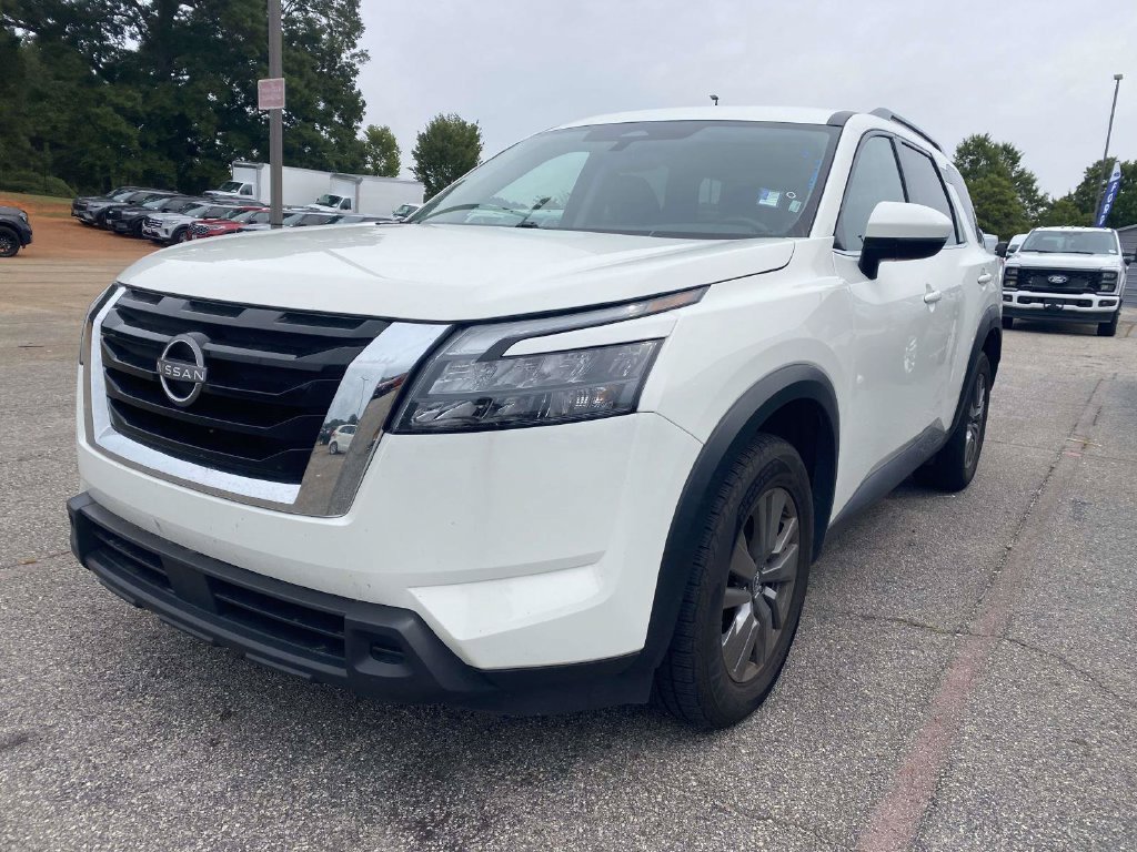 Used 2025 Nissan Pathfinder SV AWD/4WD image 3