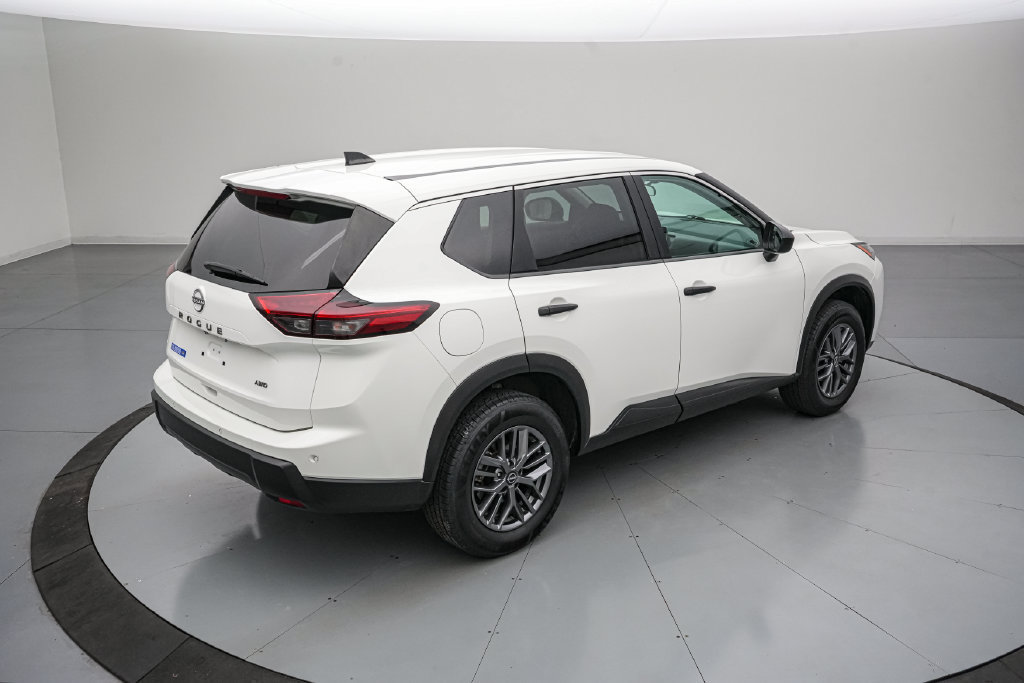 Used 2025 Nissan Rogue S AWD/4WD image 4