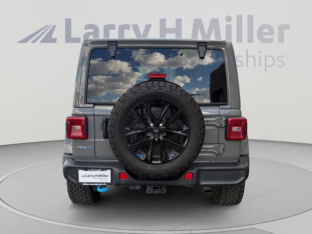 Used 2023 Jeep Wrangler Unlimited Sahara w/ Dual Top Group AWD/4WD image 4