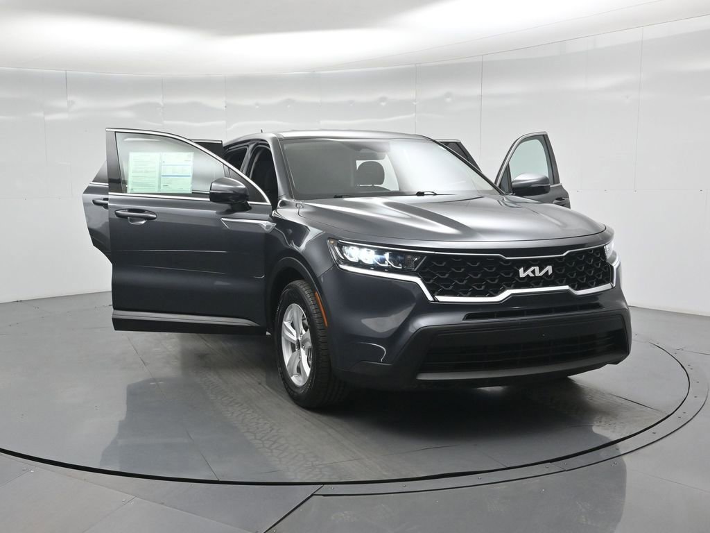 Used 2023 Kia Sorento LX image 54