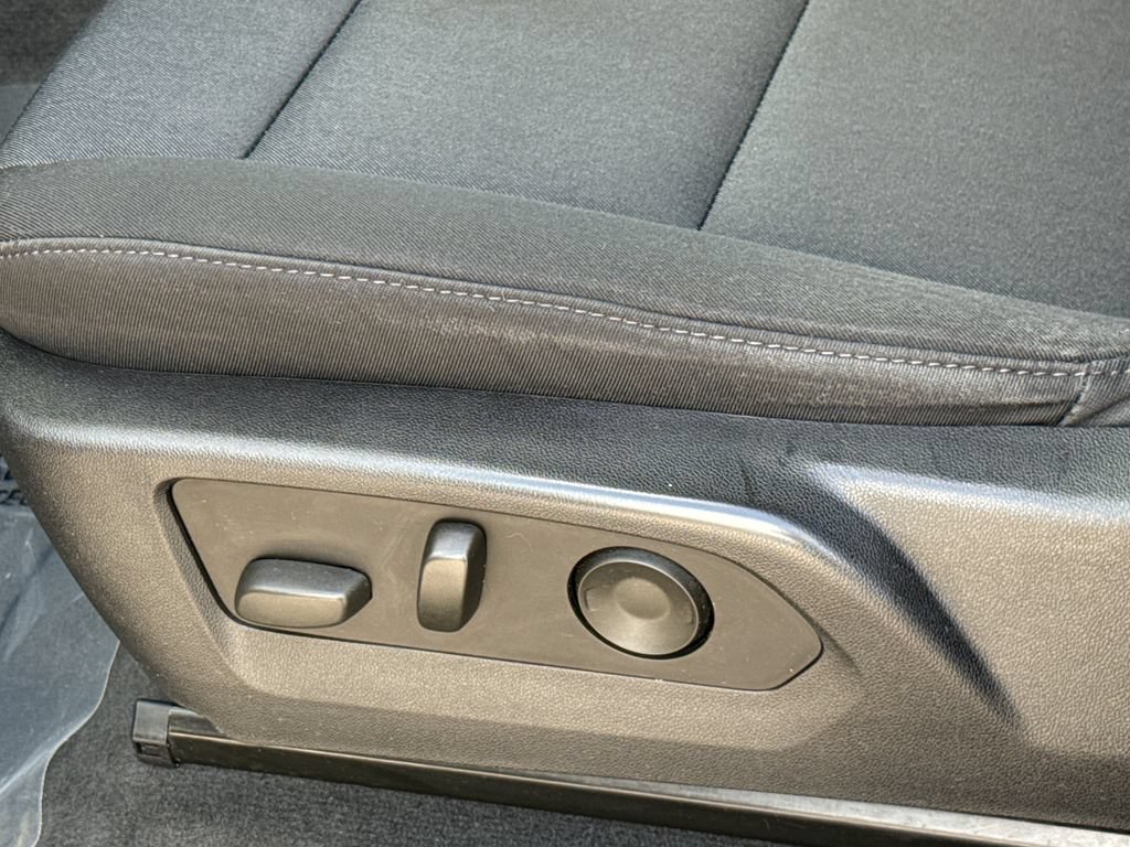 Used 2023 Chevrolet Colorado Trail Boss AWD/4WD image 23
