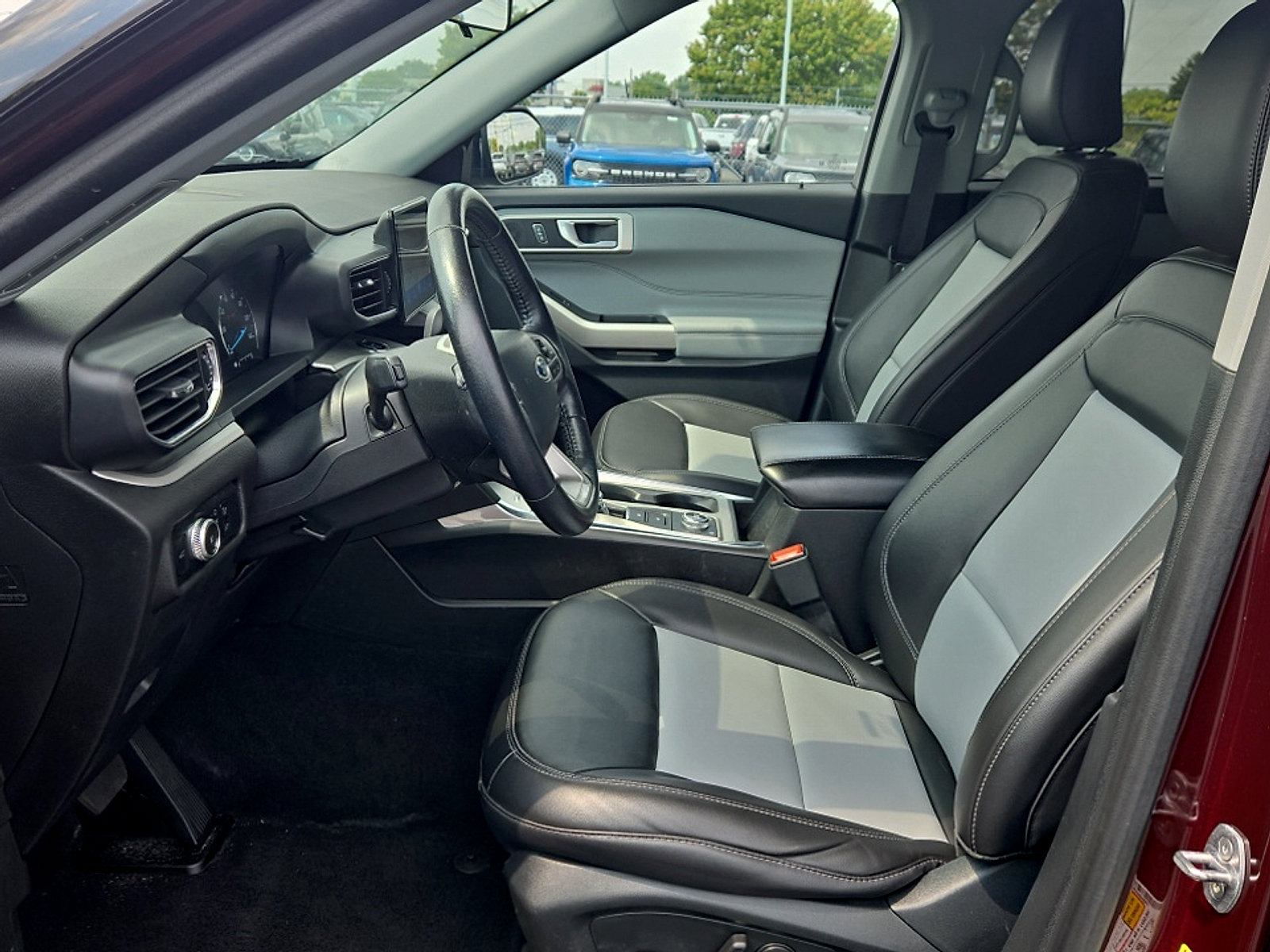 Certified 2023 Ford Explorer XLT w/ Equipment Group 202A AWD/4WD image 11