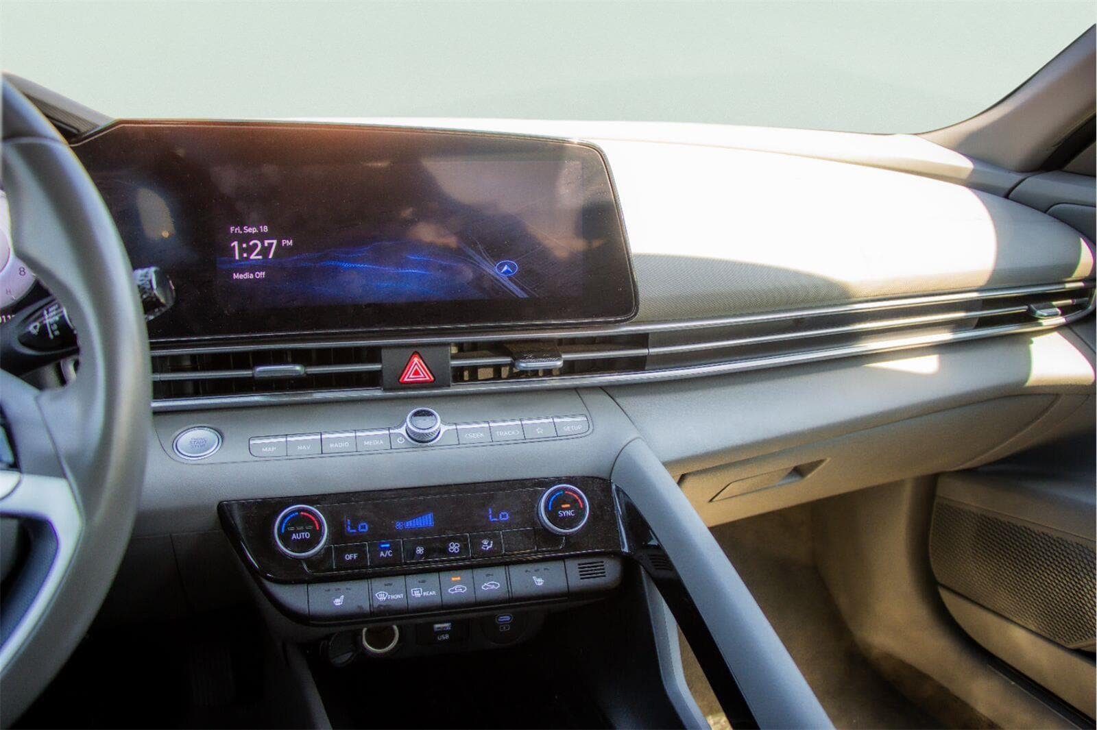 Used 2025 Hyundai Elantra SEL FWD image 11