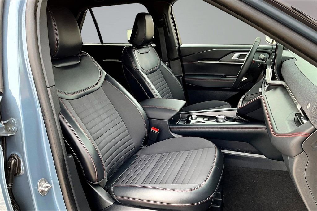 Certified 2025 Ford Explorer ST-Line image 28