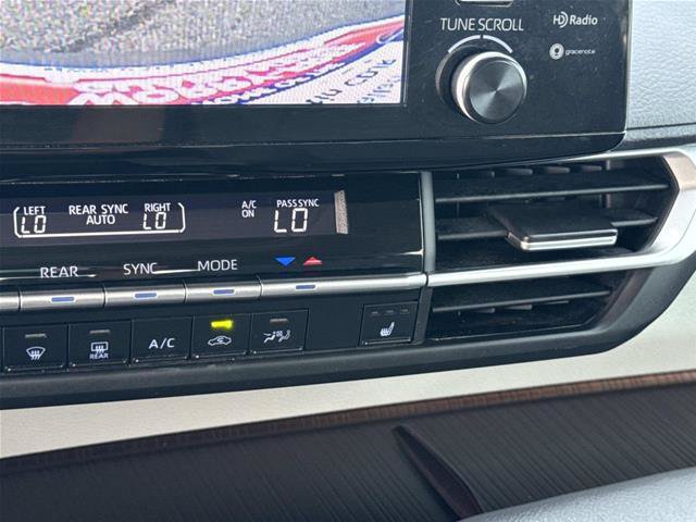 Used 2022 Toyota Sienna XLE FWD image 28
