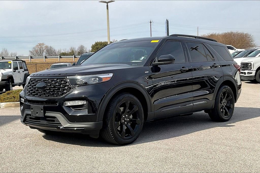 Certified 2023 Ford Explorer ST-Line w/ Class IV Trailer Tow Package image 3