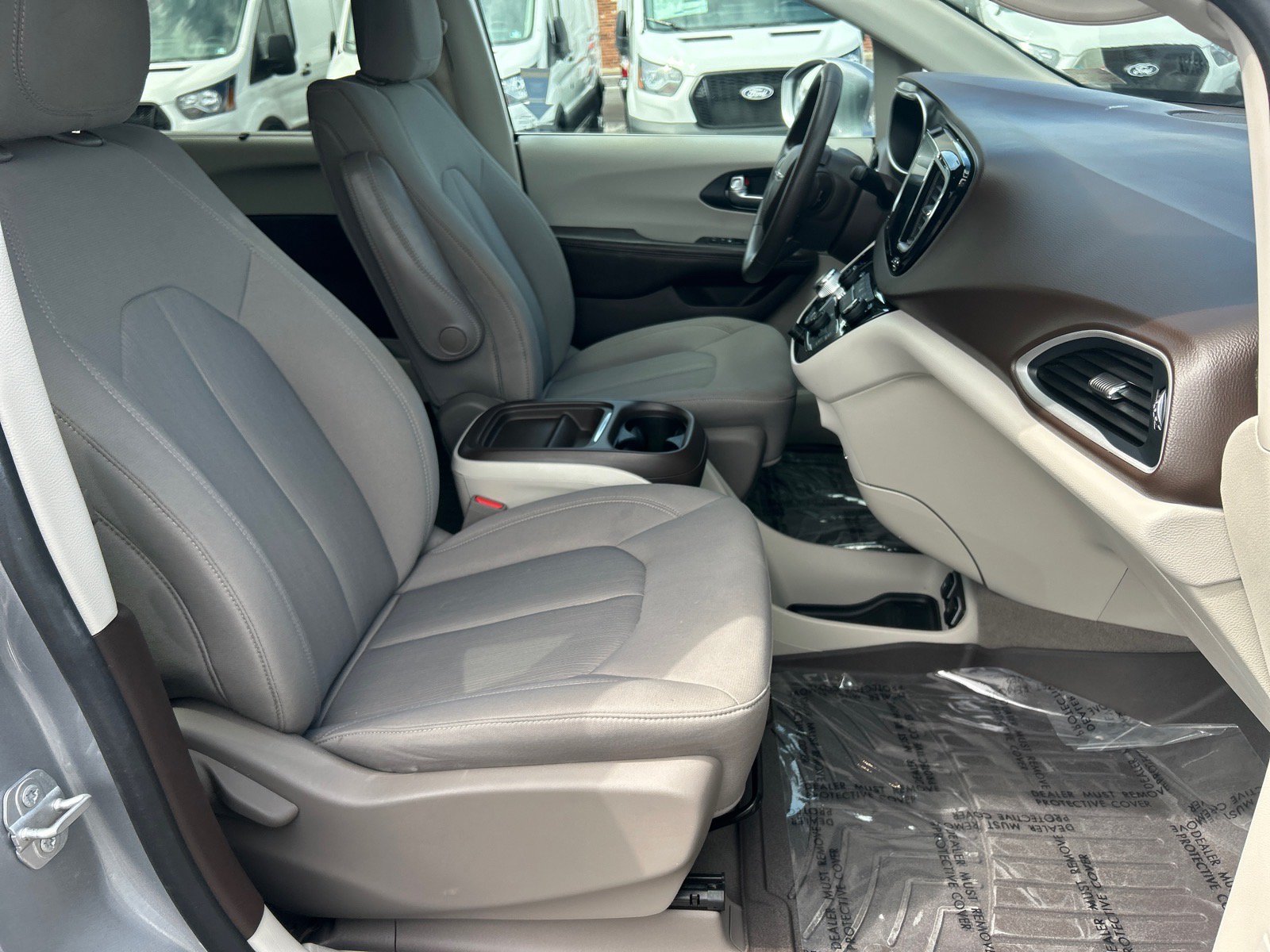 Used 2020 Chrysler Pacifica Touring w/ Advanced Safetytec Group FWD image 19