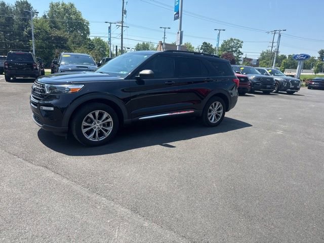 Certified 2021 Ford Explorer XLT w/ Equipment Group 202A AWD/4WD image 3