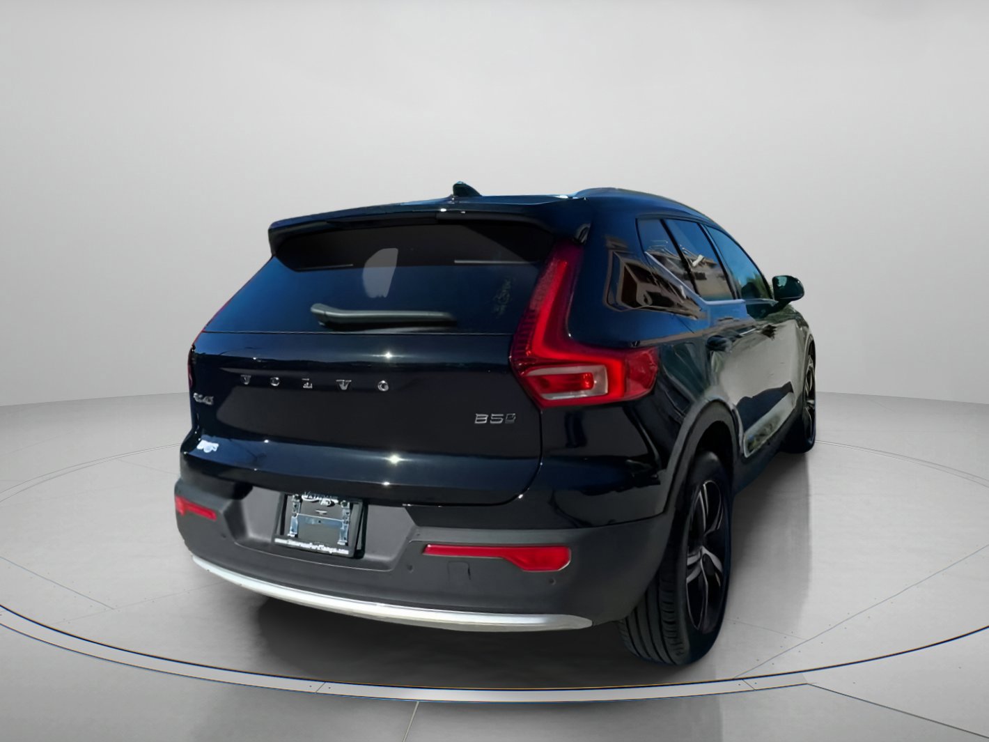 Used 2025 Volvo XC40 B5 Core image 18