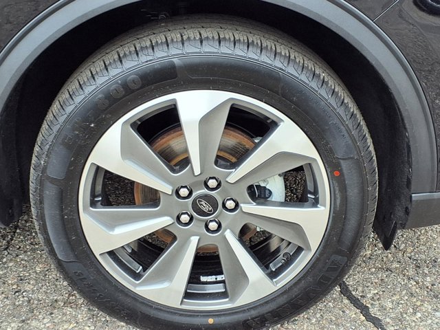 Certified 2024 Ford Escape Platinum AWD/4WD image 28