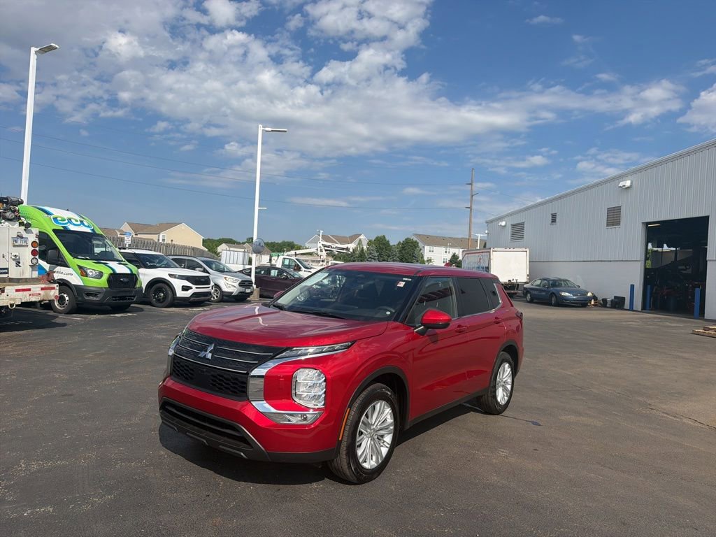 Used 2024 Mitsubishi Outlander ES AWD/4WD image 3